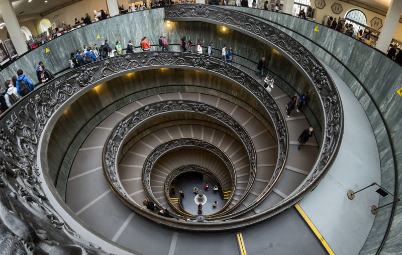 vatican_museums_spiral_staircase_giuseppe-momo.jpg