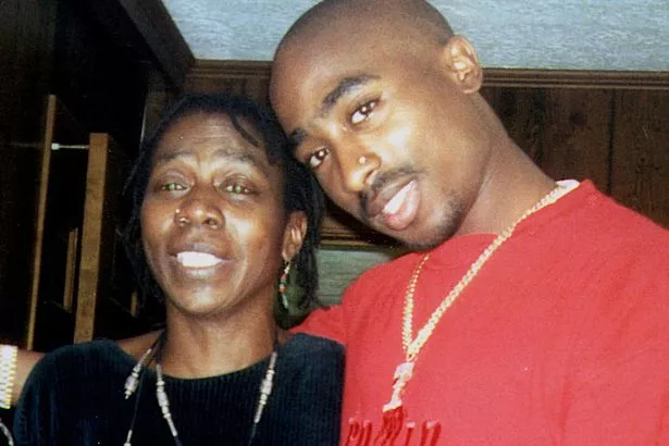 Tupac-Shakur-with-his-mother-Afeni-Shakur.jpg
