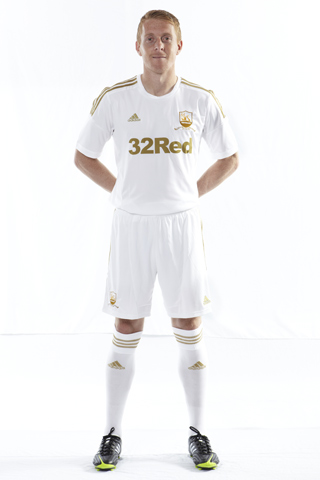 Swansea-City-New-Kit-2013.jpg