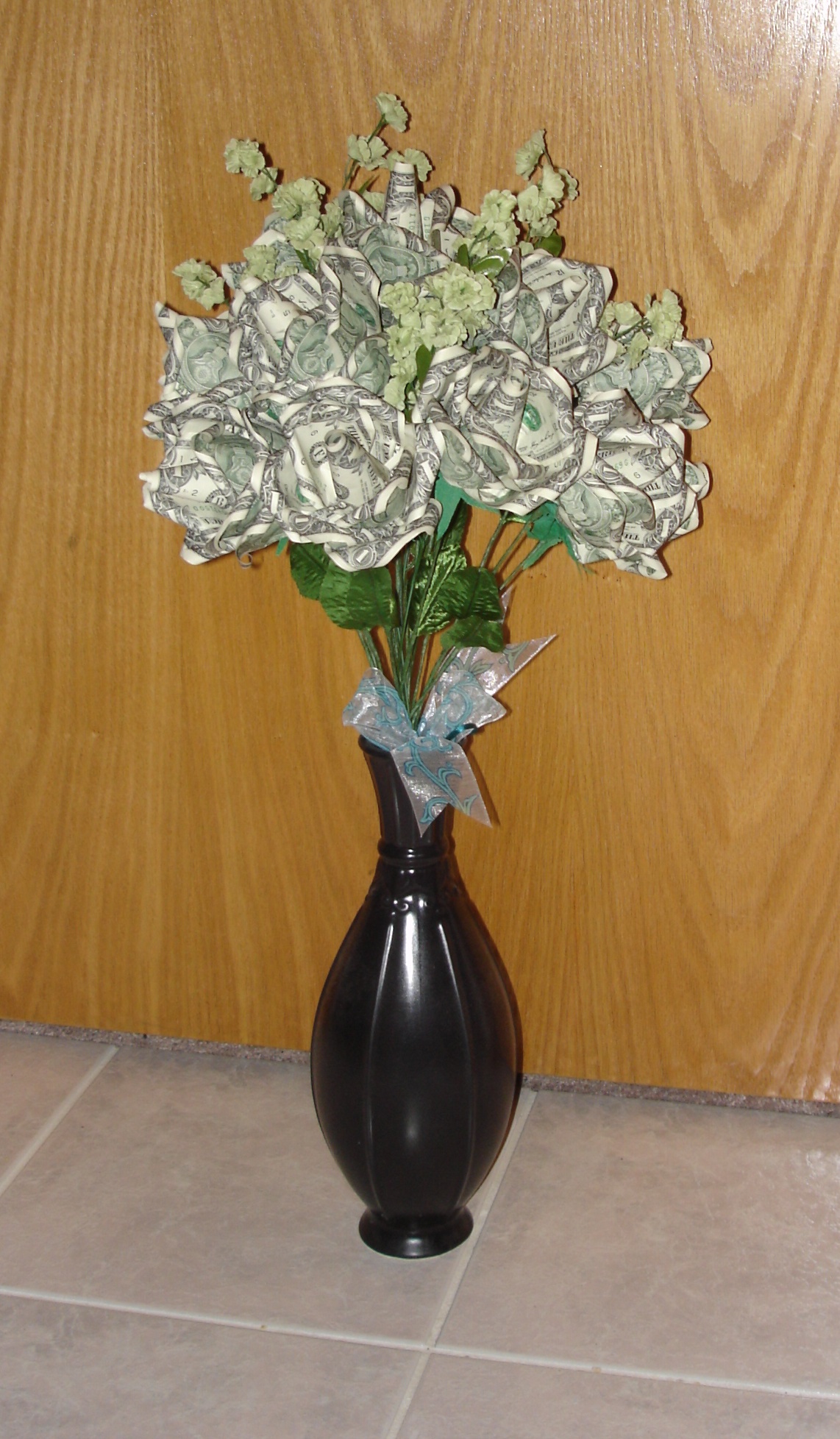 Origami_money_roses_bouquet_by_pandaraoke.jpg