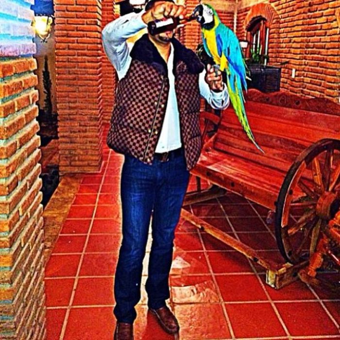 el-chino-anthrax-with-his-parrot-on-instagram.jpg