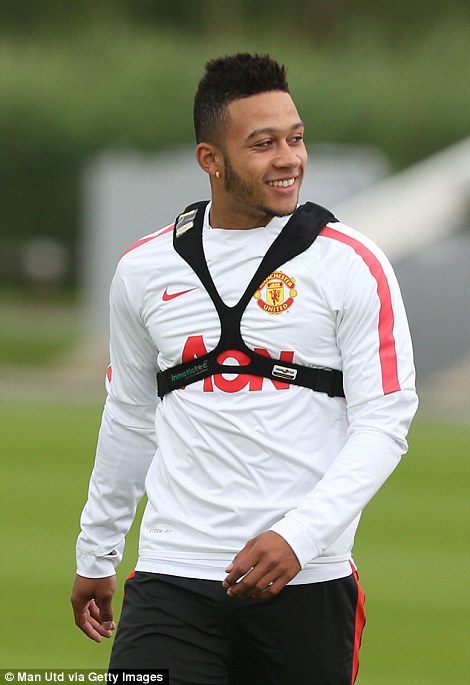 2A48560800000578-3151472-Depay_trained_for_the_first_time_as_a_Manchester_United_player-a-8_1436215378105.jpg