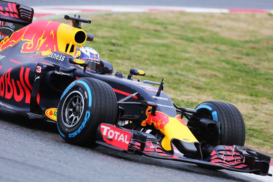 Daniel-Ricciardo-Red-Bull-Formel-1-Test-Barcelona-22-Februar-2016-fotoshowBigImage-695e9914-928496.jpg