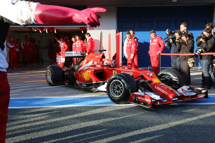 Kimi-Raeikkoenen-Ferrari-Formel-1-Jerez-Test-28-Januar-2014-fotoshowBigImage-1590adda-751051.jpg