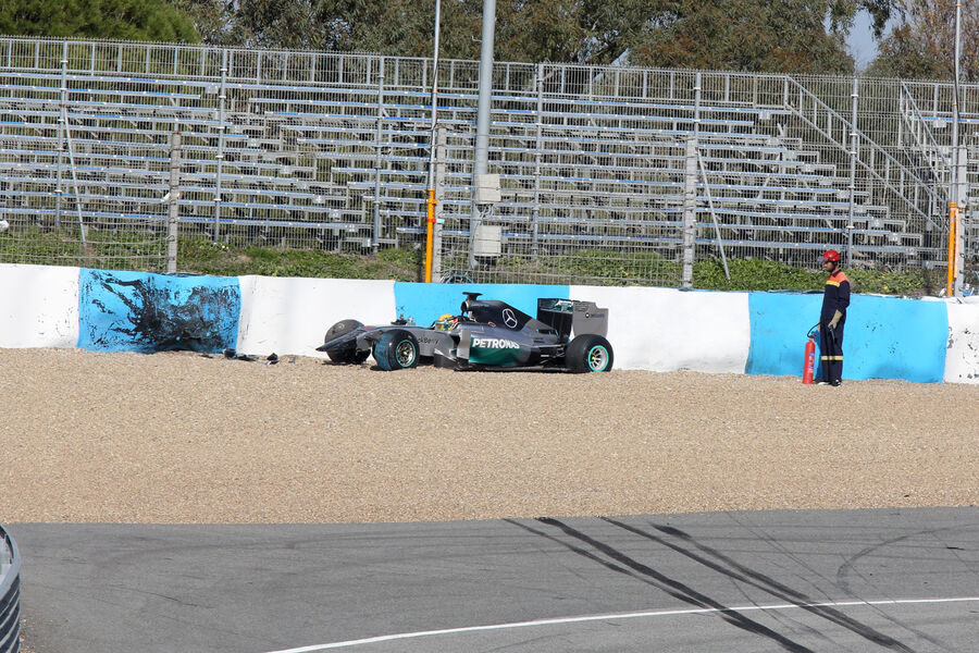 Lewis-Hamilton-Mercedes-Formel-1-Jerez-Test-28-Januar-2014-fotoshowBigImage-a6a0b1e6-751183.jpg