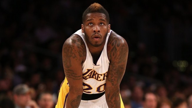 Dwight-Buycks-Lakers-injury.jpg