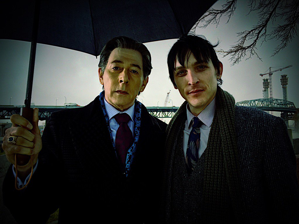 Paul-Reubens-and-Robin-Lord-Taylor-in-Gotham.jpeg