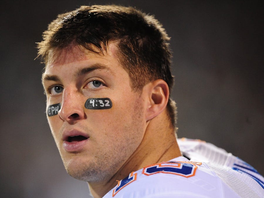 tim-tebow-once-tried-to-break-up-a-bar-fight-between-aaron-hernandez-and-a-bouncer.jpg