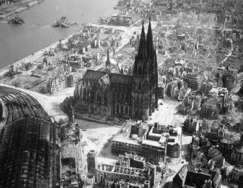 cologne-cathedral-world-war-2-black-and-white.jpg