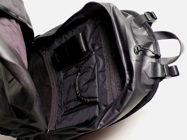 nike-sportswear-nsw-cheyenne-2000-backpack-2.jpg