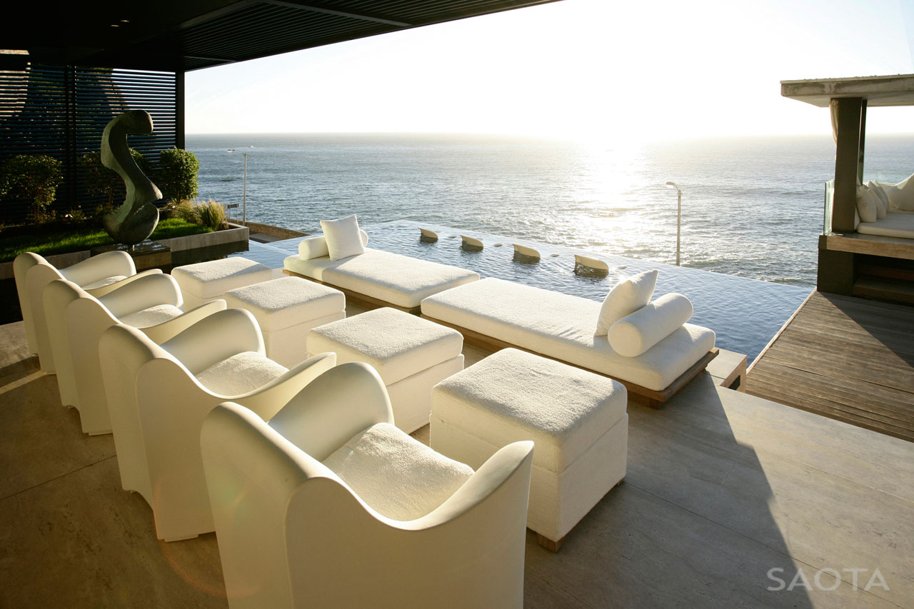 Contemporary-Seaside-Villa-Cape-Town_8.jpg
