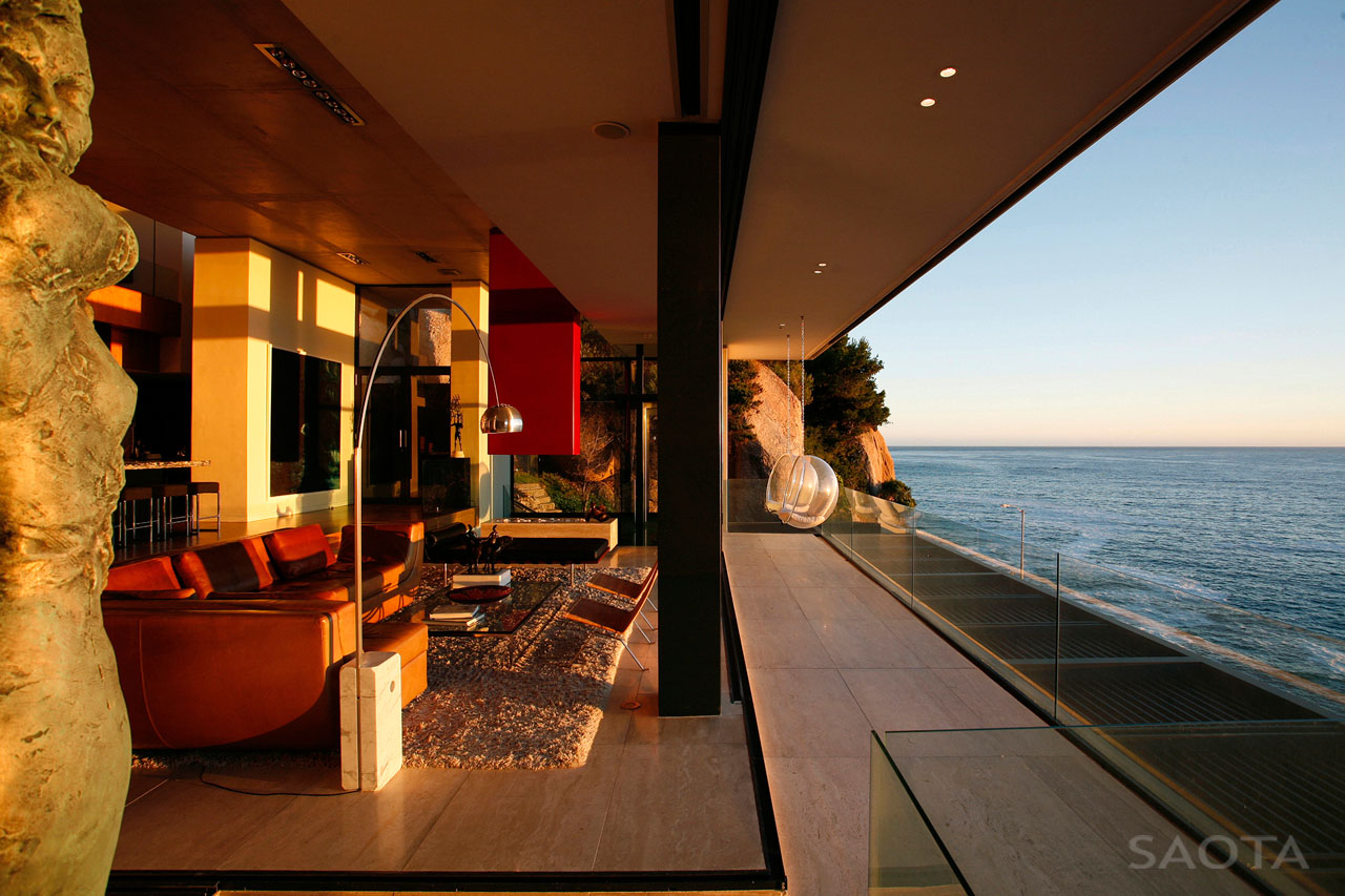 Contemporary-Seaside-Villa-Cape-Town_9.jpg