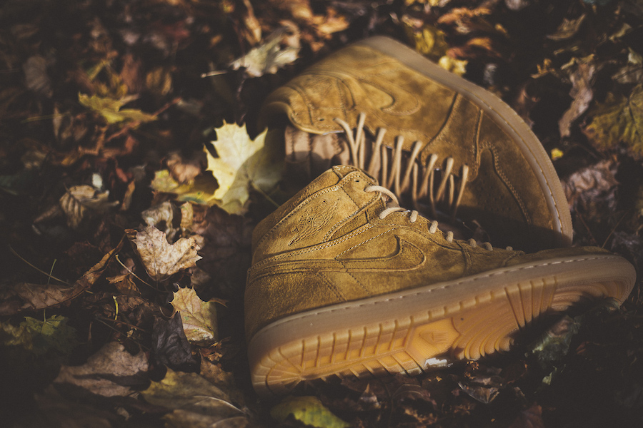 air-jordan-1-wheat-on-feet-7.jpg