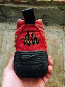 Blanco Huerta período Recalled Nike Air, late 90ies, flame-like logo too close to "Allah" in  Arabic / value? | NikeTalk