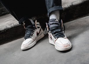 Nike-SB-x-Air-Jordan-1-Retro-High-OG-Light-Bone-1.jpg