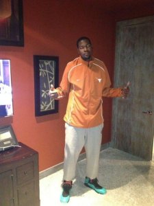 celebrity-sneaker-watch-kevin-durant-shows-longhorn-pride-in-nike-lebron-south-beach-8-2-450x600.jpg