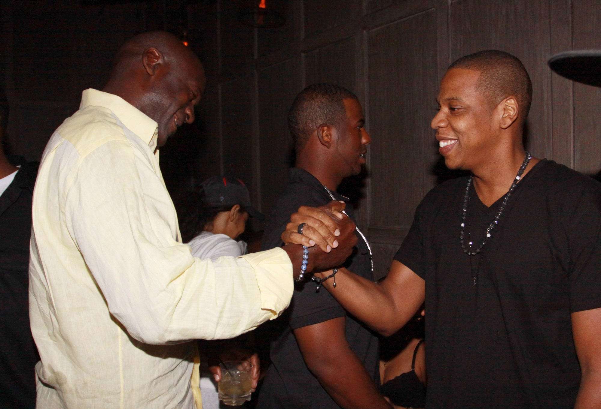 Michael-Jordan-once-took-a-teammate-to-meet-Jay-Z-after-he-told-him-he-was-a-huge-fan-of-the-rap-mogul.jpg