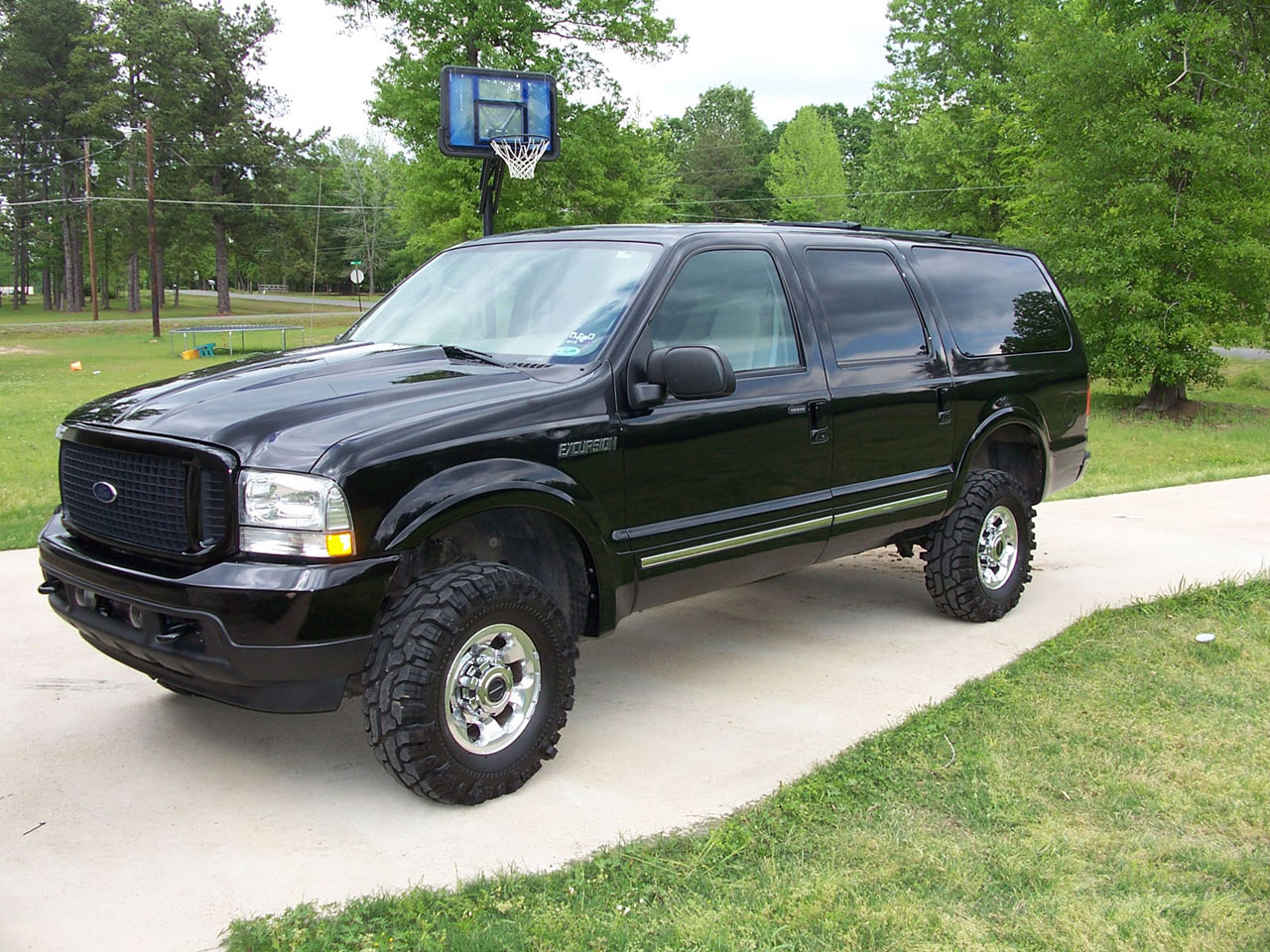 11794-2004-Ford-Excursion.jpg