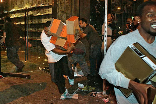 sneaker-store-robbed-la-lakers-riot-1.jpg