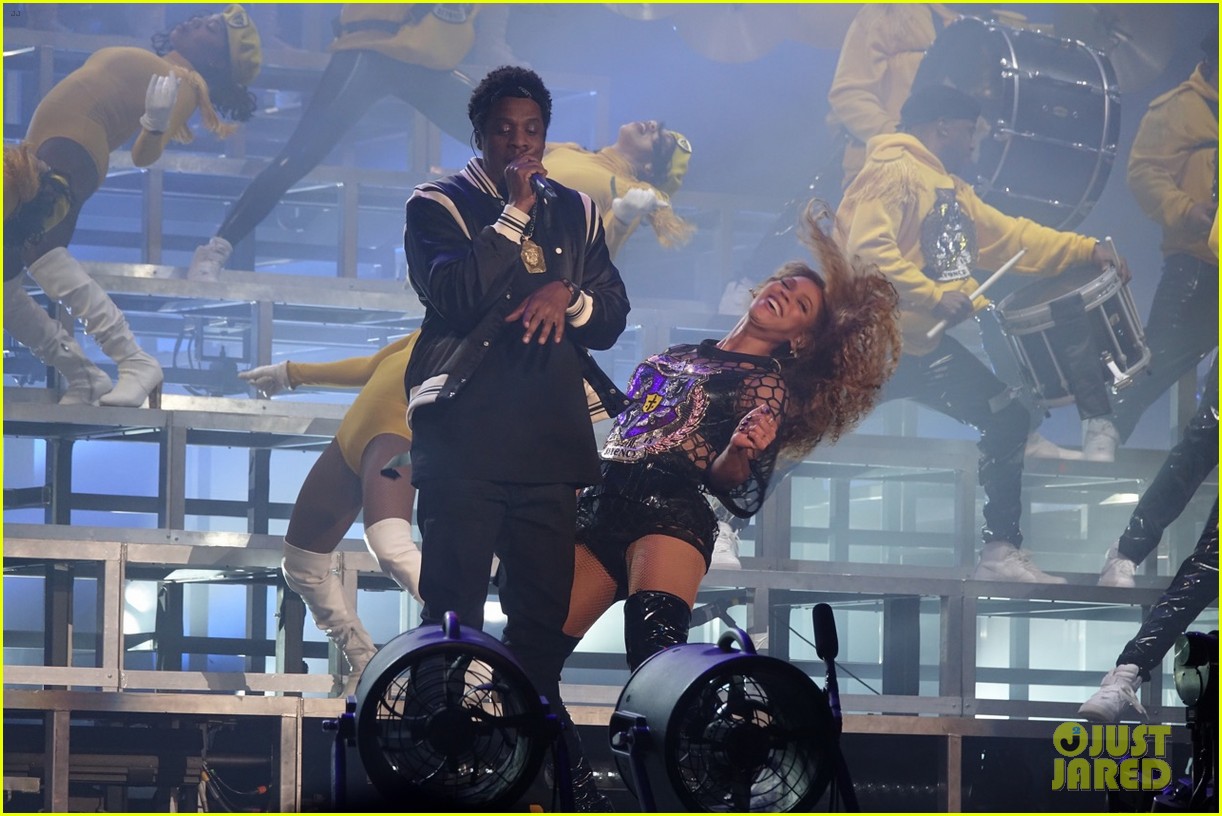 jay-z-joins-beyonce-on-stage-during-coachella-performance-03.jpg