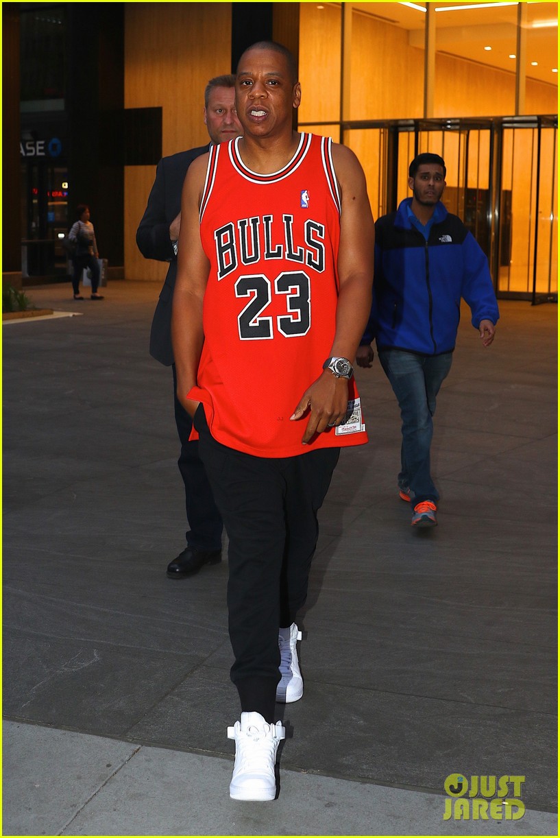 jay-z-gives-surprise-performance-at-bad-boy-reunion-show-04.jpg