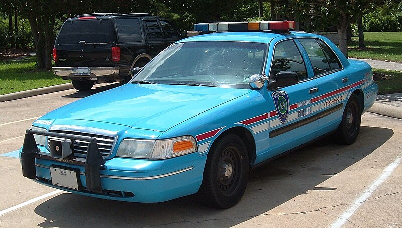 800px-Houston_Police_Department_cruiser_in_2006.jpg