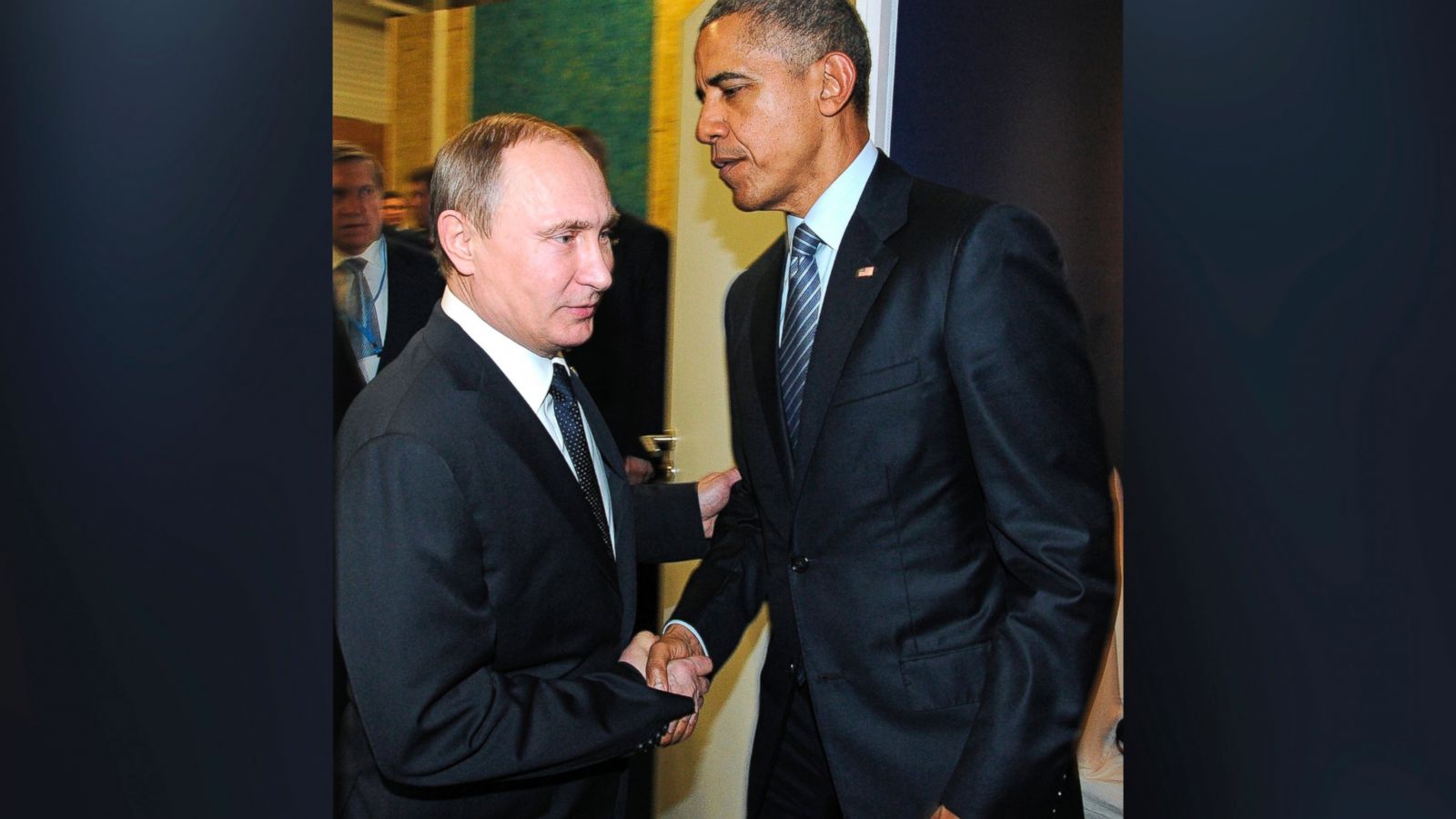 ap_obama_putin_handshake_float_jc_151201_16x9_1600.jpg
