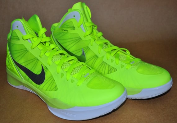 nike-zoom-hyperdunk-2011-tonal-volt-05.jpg