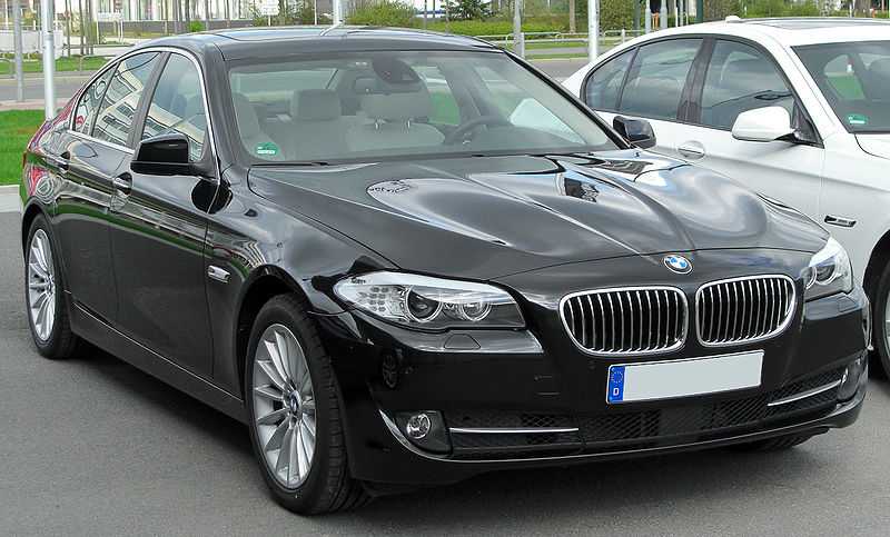 800px-BMW_530d_%28F10%29_front_20100410.jpg