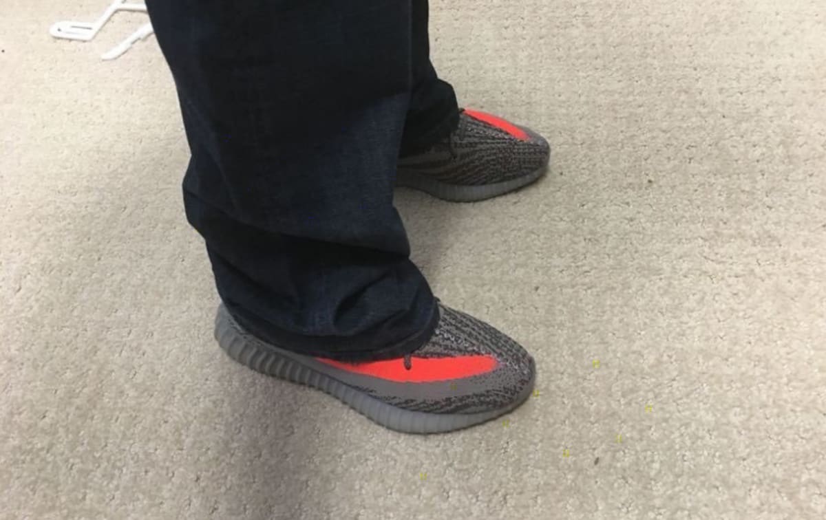yeezy-boosts-with-baggy-jeans