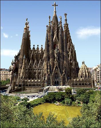 1690315-Finished_Sagrada_Familia-Barcelona.jpg