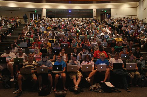College-Students-with-Apple-Macbooks.jpg