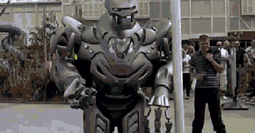 england-guy-fights-with-robot-robot-fight-broke-up-14175524770.gif