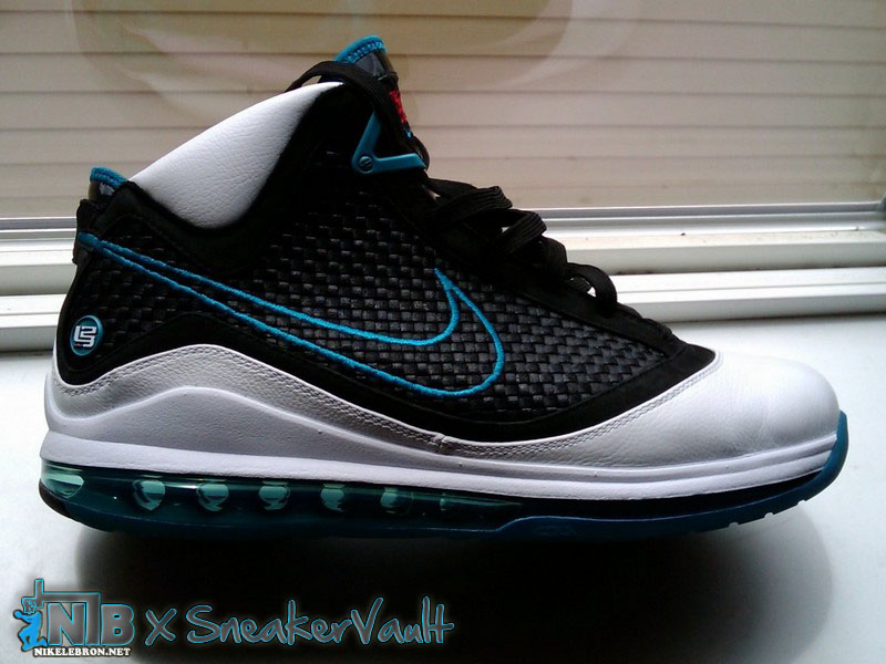 nike-zoom-lebron-7-ss-white-black-aqua-1-02.jpg