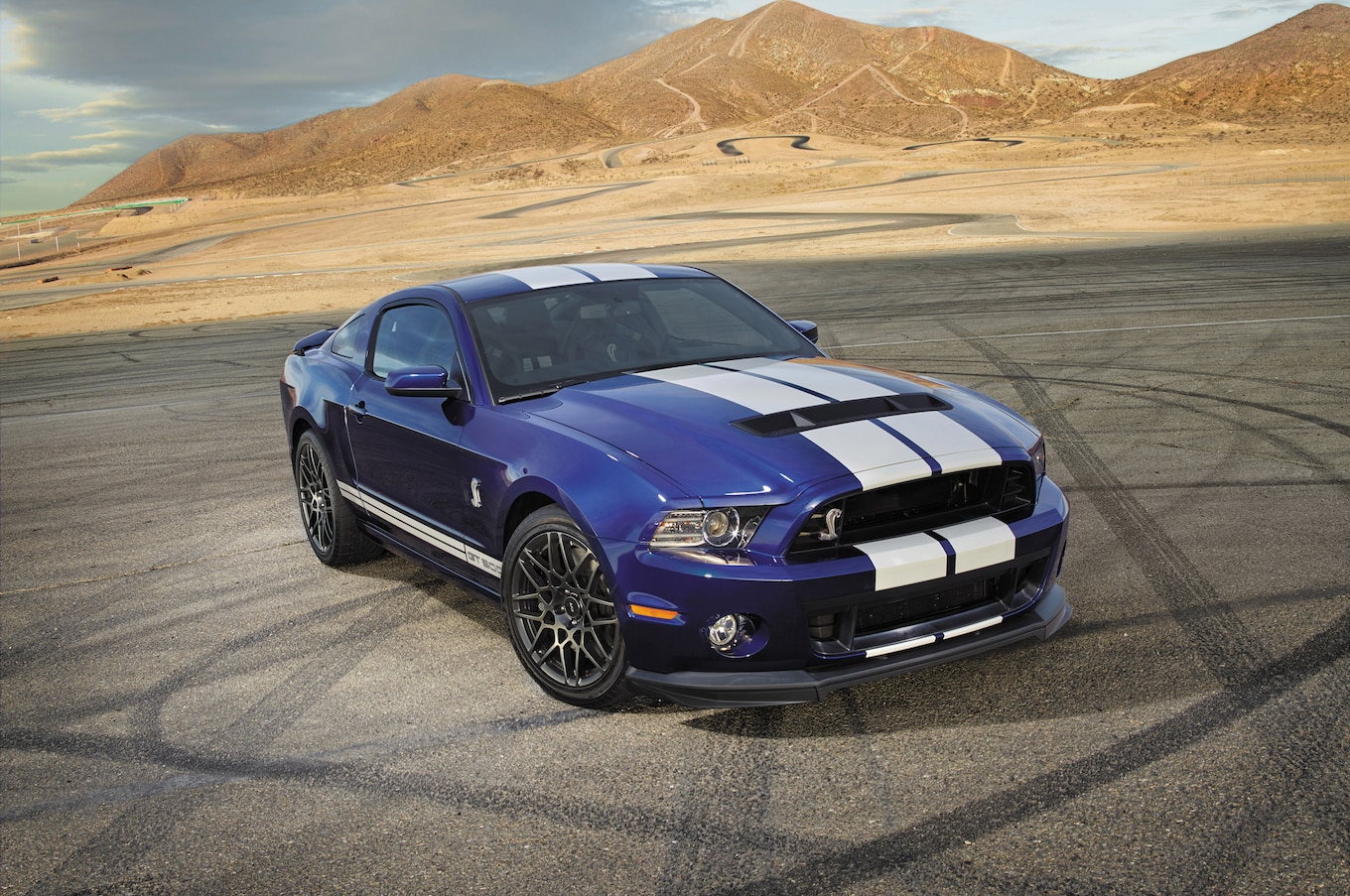2014-Ford-Shelby-GT500-front-three-quarter.jpg