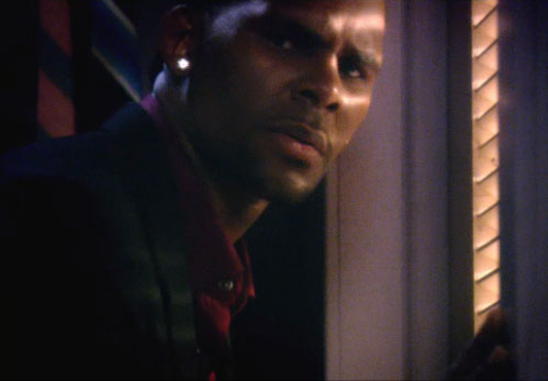 r-kelly-trapped-in-the-closet.jpg