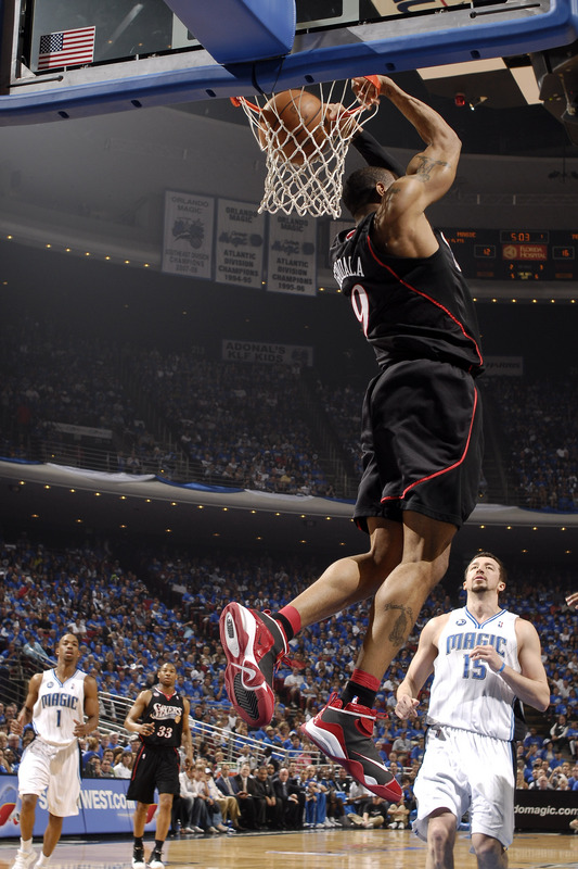 iguodala-makes-the-reverse-dunk-during-the-playoff-game-against-the-orlando-magic.jpg
