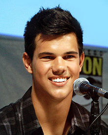 220px-Taylor_Lautner_at_the_2009_San_Diego_Comic_Con.jpg