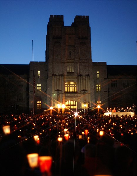 466px-Virginia_Tech_massacre_candlelight_vigil_Burruss.jpg