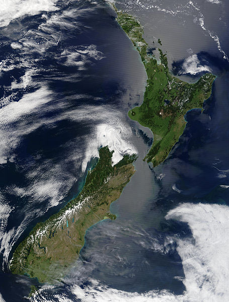455px-Satellite_image_of_New_Zealand_in_December_2002.jpg