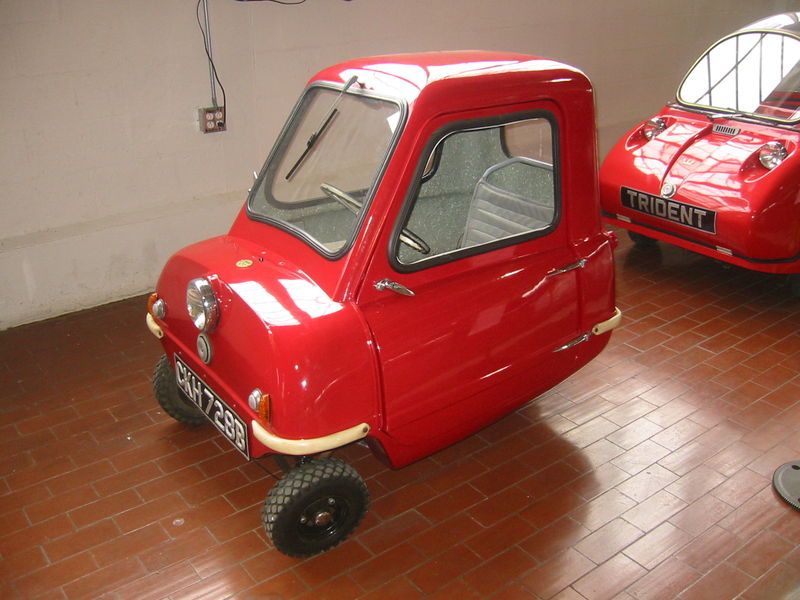 800px-1965_Peel_P50,_The_World%27s_Smallest_Car_%28Lane_%20%20Motor_Museum%29.jpg
