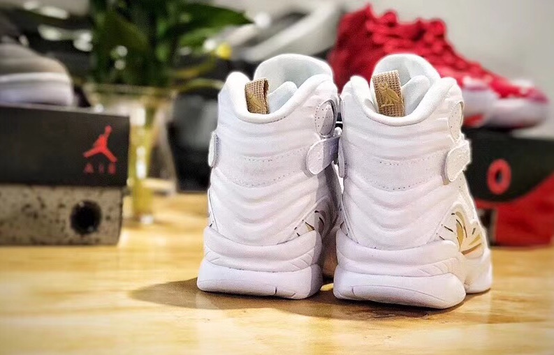 Drake-OVO-Air-Jordan-8-White-AA1239-135-2018-Retro-Heel.jpg