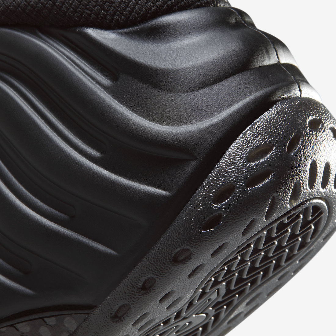 Nike-Air-Foamposite-One-Anthracite-2023-FD5855-001-Release-Date-7.jpg