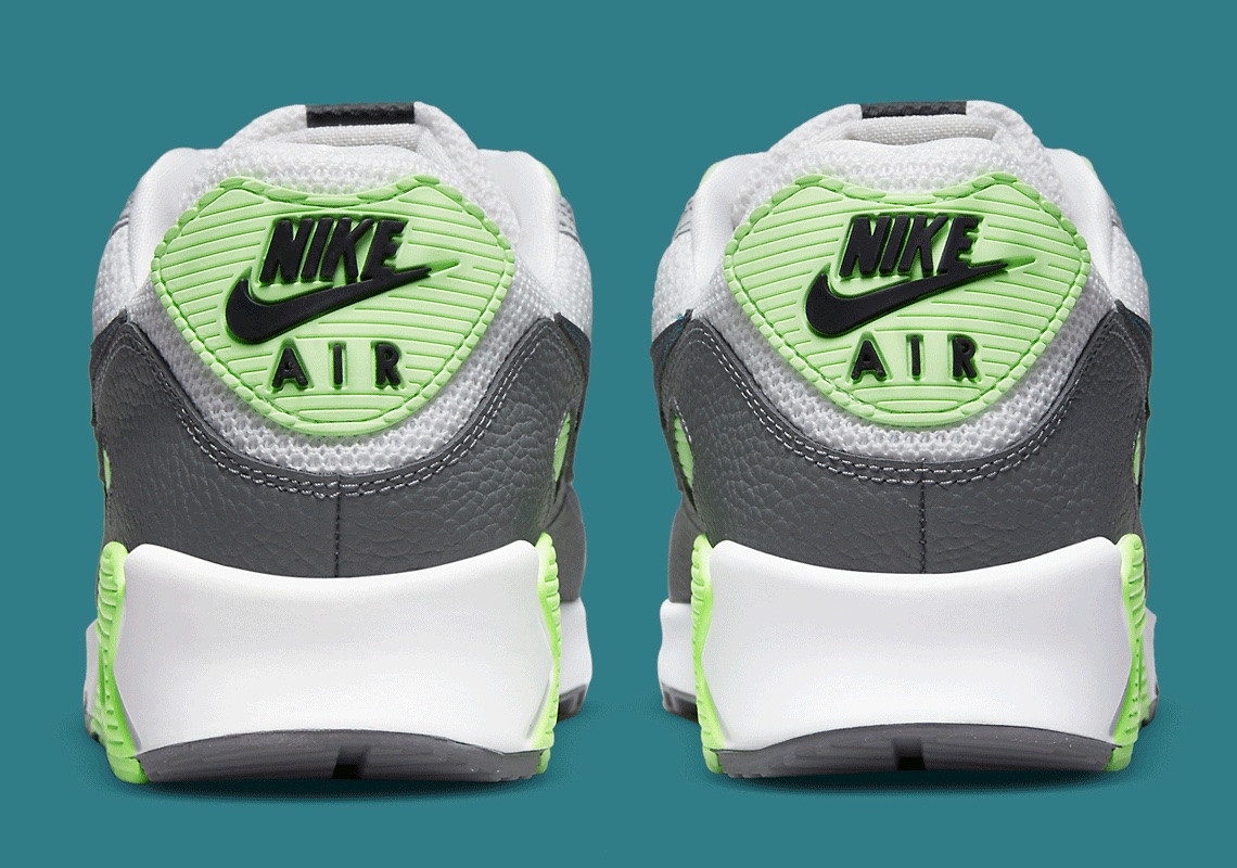 Nike-Air-Max-90-DJ6897-100-04.jpg