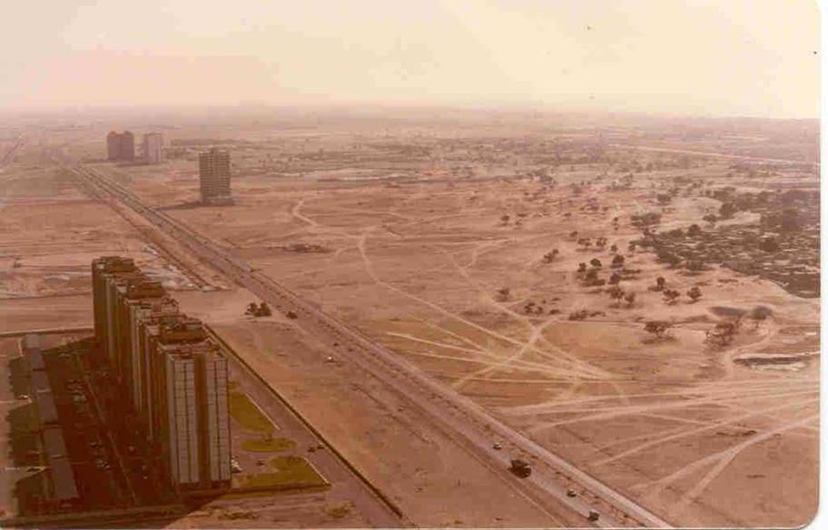 Sheikh_Zayed_Road_in_1990.jpg